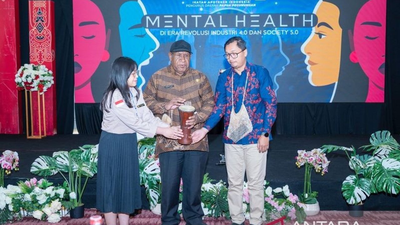 Pemprov Papua Pegunungan berharap apoteker dapat meningkatkan derajat kesehatan masyarakat, terutama di daerah terpencil, mengingat jumlah apoteker yang terbatas.