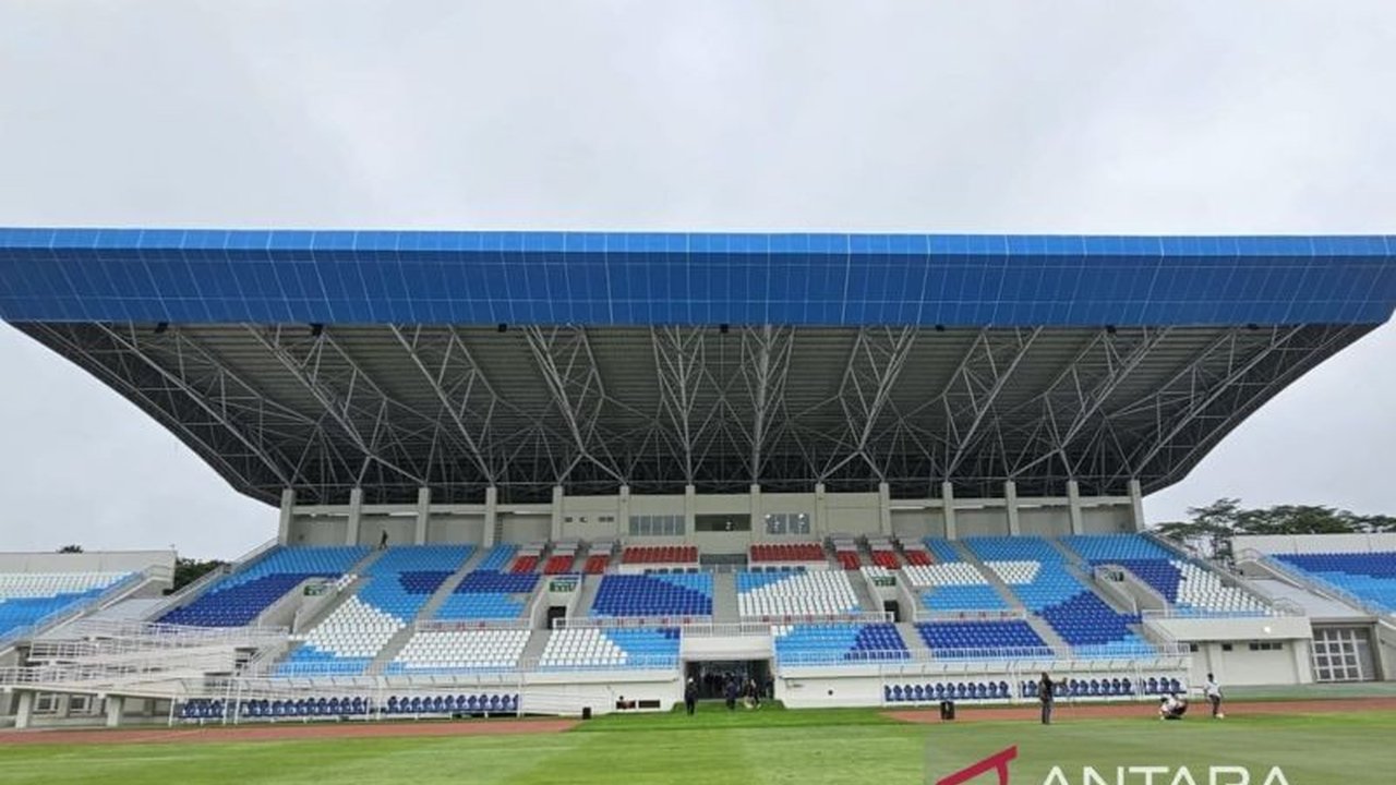 Arema FC bertekad meraih kemenangan pertama di Stadion Kanjuruhan saat menjamu Persik Kediri, Minggu (11/5), dengan motivasi tinggi didukung penuh Aremania dan Aremanita.