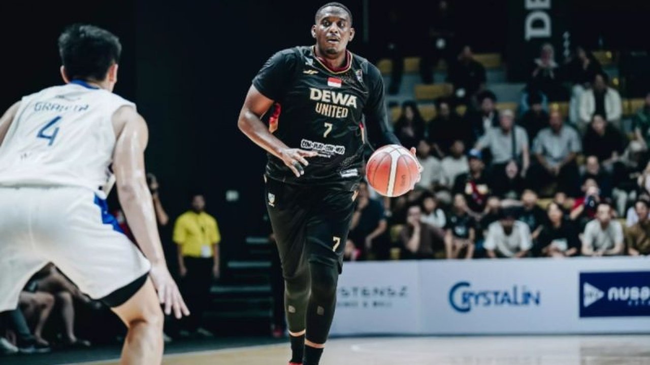 Pemain andalan Dewa United, Jordan Adams, telah pulih dari cedera dan siap berlaga melawan Hangtuah Jakarta pada Sabtu malam, dengan target merebut puncak klasemen IBL 2025.