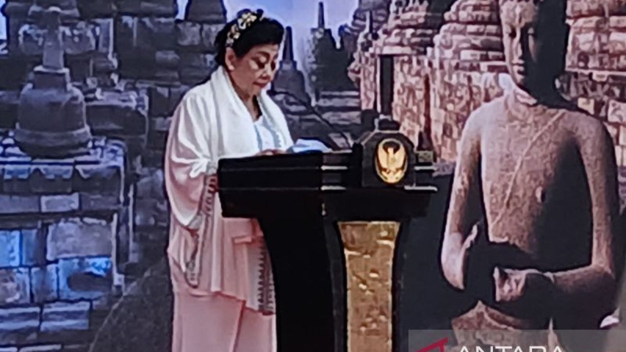 Perayaan Waisak 2569 BE di Candi Borobudur menggelar amal bakti kesehatan dan kemanusiaan yang menargetkan 8.000 pasien dengan tema peningkatan pengendalian diri dan kebijaksanaan.