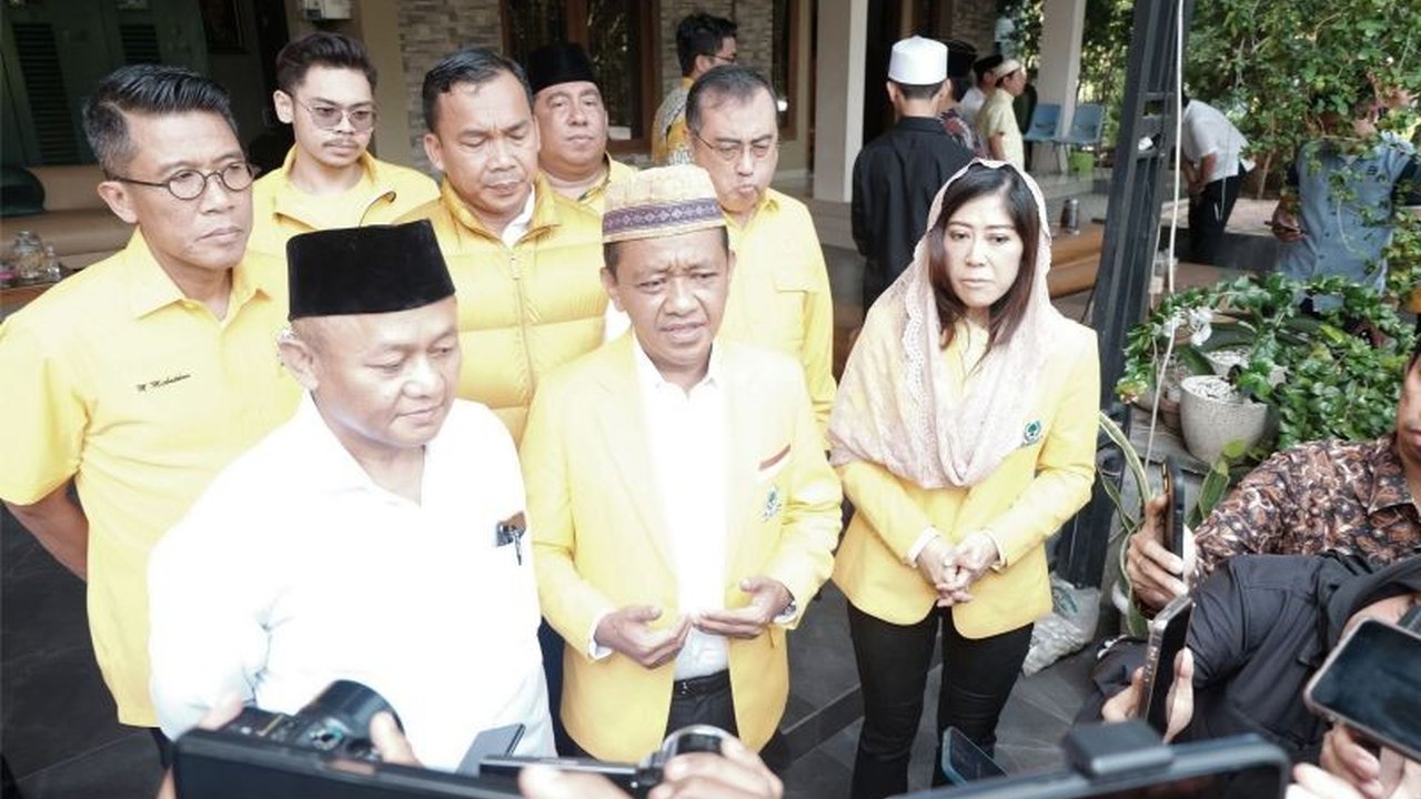 Bahlil Lahadalia Sambangi Ponpes Bumi Shalawat Jelang Musda Golkar Jatim
