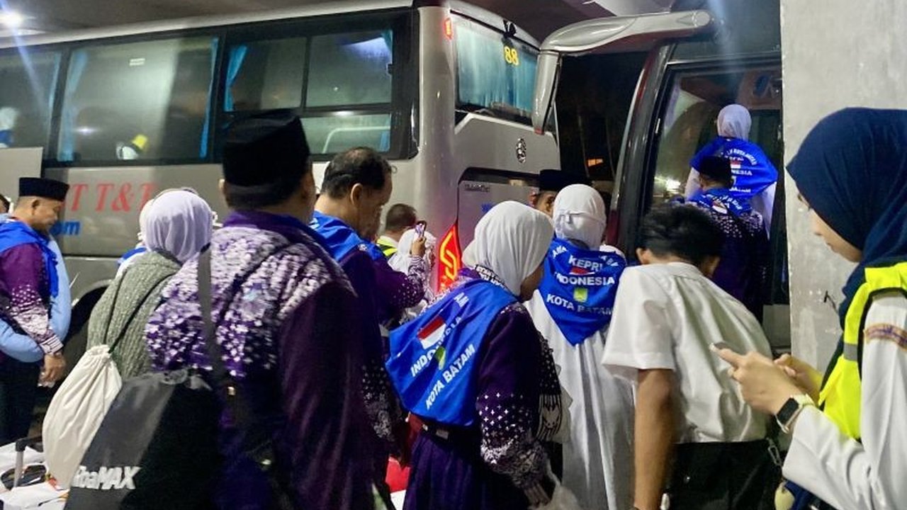 Abdul Kadir bin Abdul Salam, jamaah haji tertua asal Karimun, wafat di Madinah pada Rabu, 8 Mei 2025, karena cedera kepala.