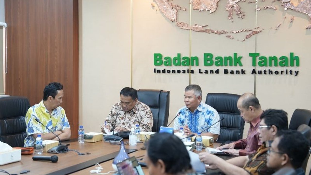 Badan Bank Tanah berkomitmen meningkatkan kesejahteraan masyarakat melalui reforma agraria, dimulai dengan mengalokasikan 203 ha lahan di Cianjur untuk program tersebut.