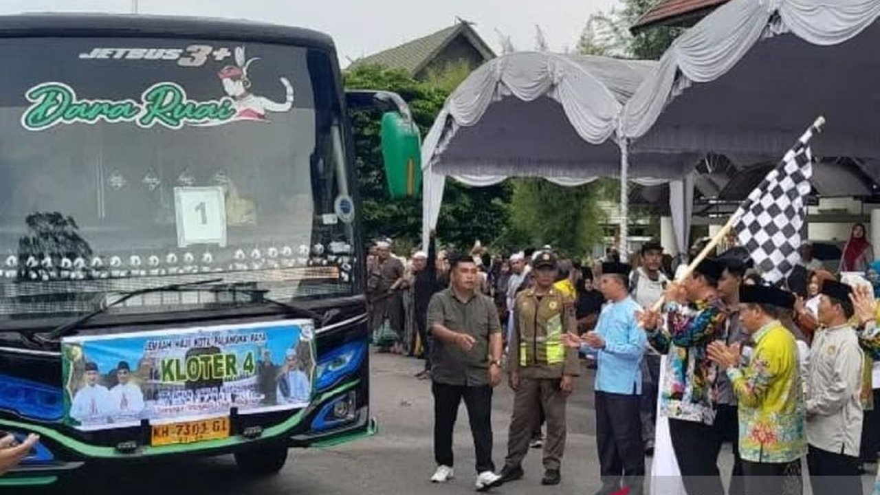 Sebanyak 222 calon haji Kota Palangka Raya diberangkatkan ke Embarkasi Banjarmasin untuk menunaikan ibadah haji, dengan harapan agar semua jamaah kembali dengan selamat dan menjadi haji yang mabrur.