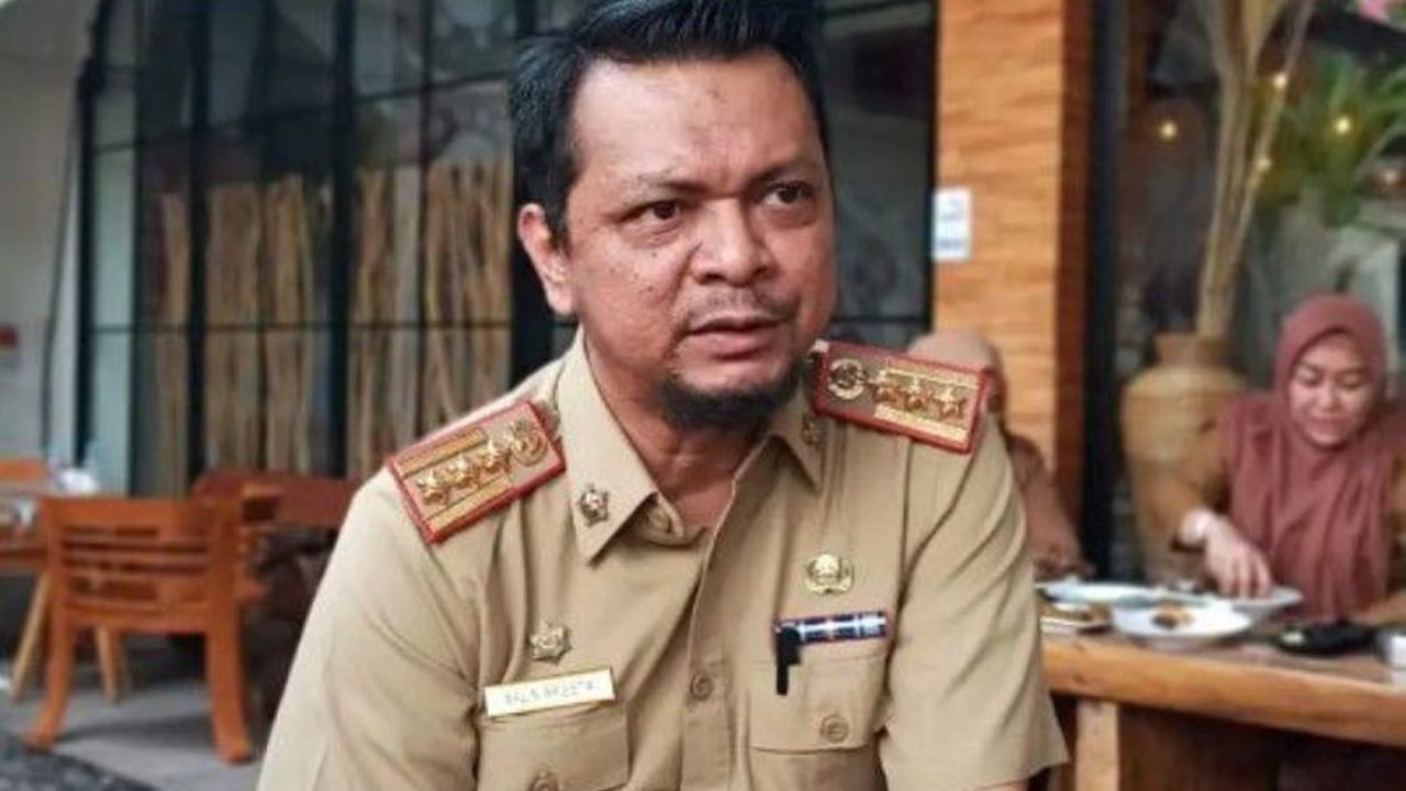 Kadis Perdagangan Makassar imbau masyarakat untuk membeli BBM di SPBU resmi guna menghindari potensi masalah hukum dan risiko keselamatan akibat maraknya Pertamini ilegal.