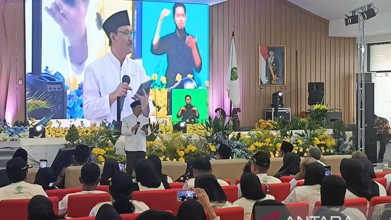 Menteri Sosial Saifullah Yusuf menekankan pentingnya kerja sama lintas sektoral dan penggunaan Data Tunggal Sosial dan Ekonomi Nasional (DTSEN) untuk memastikan penyaluran bantuan sosial tepat sasaran di Kalimantan Timur.