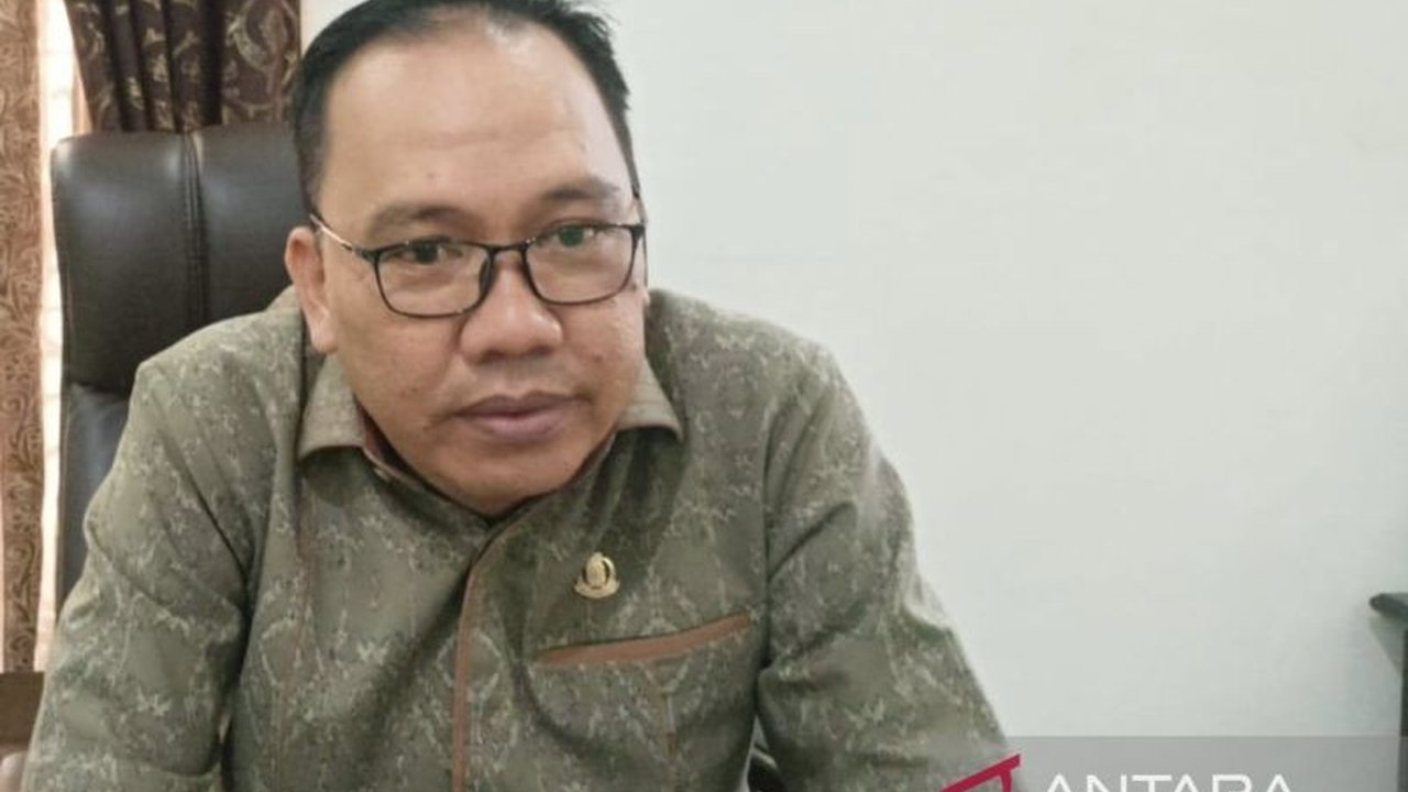 Anggota Komisi III DPRD Palembang membuka layanan pengaduan bagi warga yang ijazahnya ditahan perusahaan, merespon isu yang tengah mencuat dan merugikan pekerja.