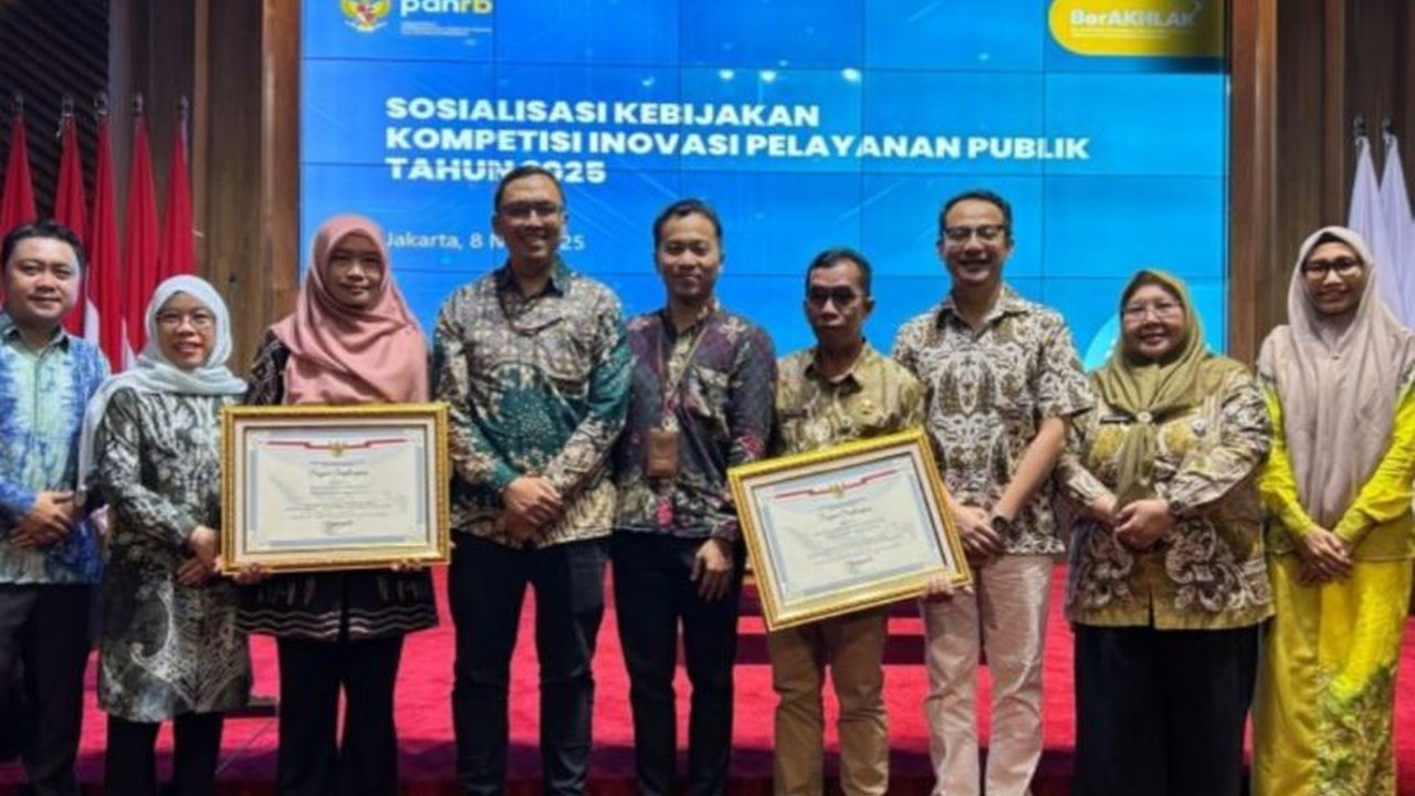 Dua unit pelayanan publik di Hulu Sungai Selatan, Kalimantan Selatan, yakni RSUD Brigjen H. Hasan Basry dan Disdukcapil HSS, meraih penghargaan Pelayanan Prima dari KemenPAN-RB atas kinerja pelayanan publiknya yang unggul.