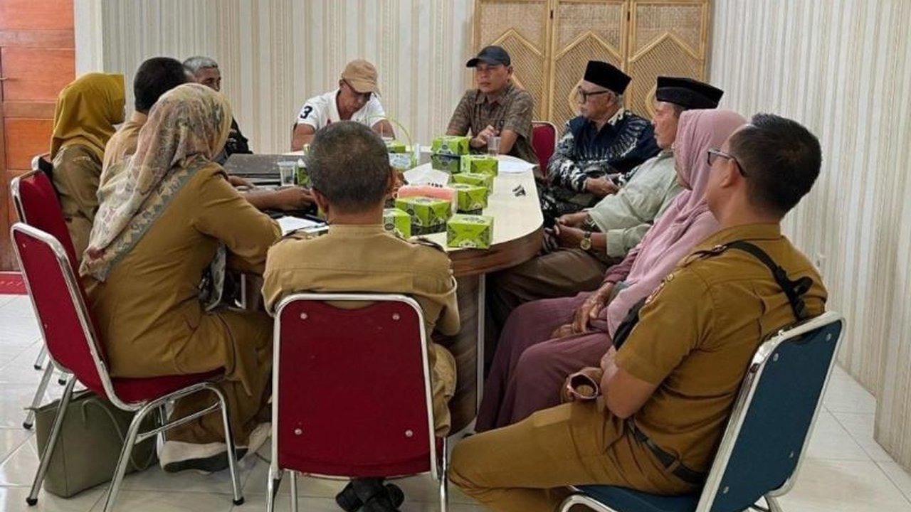 Pemkab Agam, Sumatera Barat, menggali potensi pajak sarang burung walet untuk meningkatkan Pendapatan Asli Daerah (PAD) dan mencapai target Rp207 miliar pada 2025.