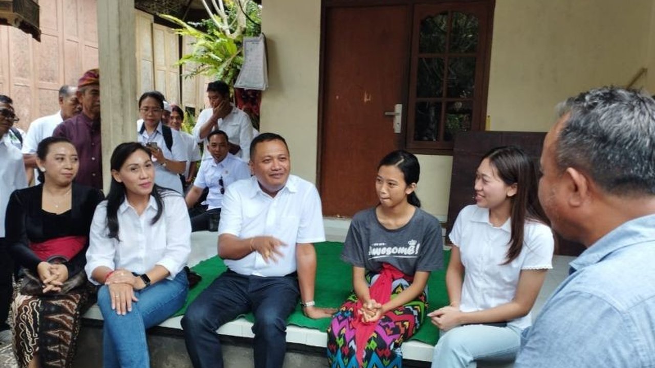 Pemerintah Kabupaten Gianyar meningkatkan jumlah penerima beasiswa kuliah menjadi 1.000 siswa pada tahun 2026 dengan total anggaran Rp60 juta per penerima per tahun, guna mewujudkan program Satu Keluarga Satu Sarjana.