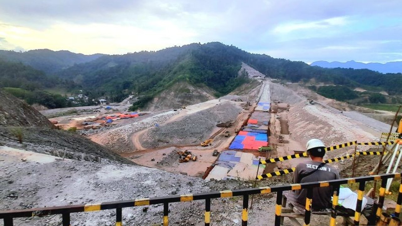 Ledakan saat proses pembukaan lahan di proyek Waduk Bulango Ulu, Bone Bolango, menyebabkan satu pekerja meninggal dunia; BWS Sulawesi II Gorontalo memberikan klarifikasi terkait insiden tersebut.