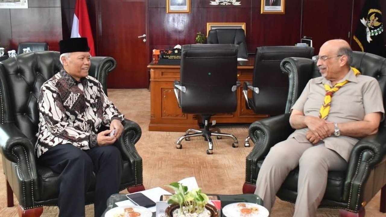 Wakil Ketua MPR RI Hidayat Nur Wahid mendukung penuh pembentukan Asosiasi Anggota Parlemen Indonesia Mantan Aktivis Pramuka, melihat potensi besarnya dalam diplomasi internasional dan pengembangan kepemimpinan.