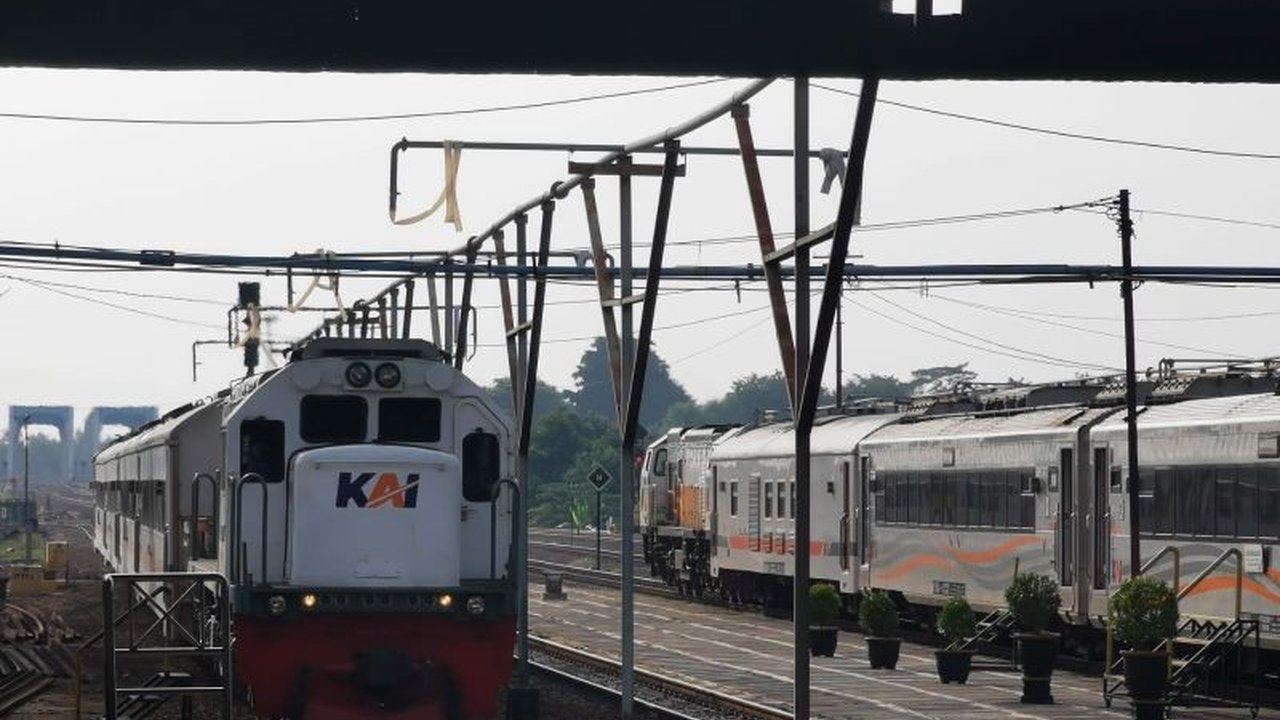 PT KAI Daop 7 Madiun menambah gerbong KA Singasari dan Bangunkarta untuk mengakomodasi lonjakan penumpang selama libur panjang Waisak, dengan peningkatan kapasitas hingga 80 tempat duduk per kereta.