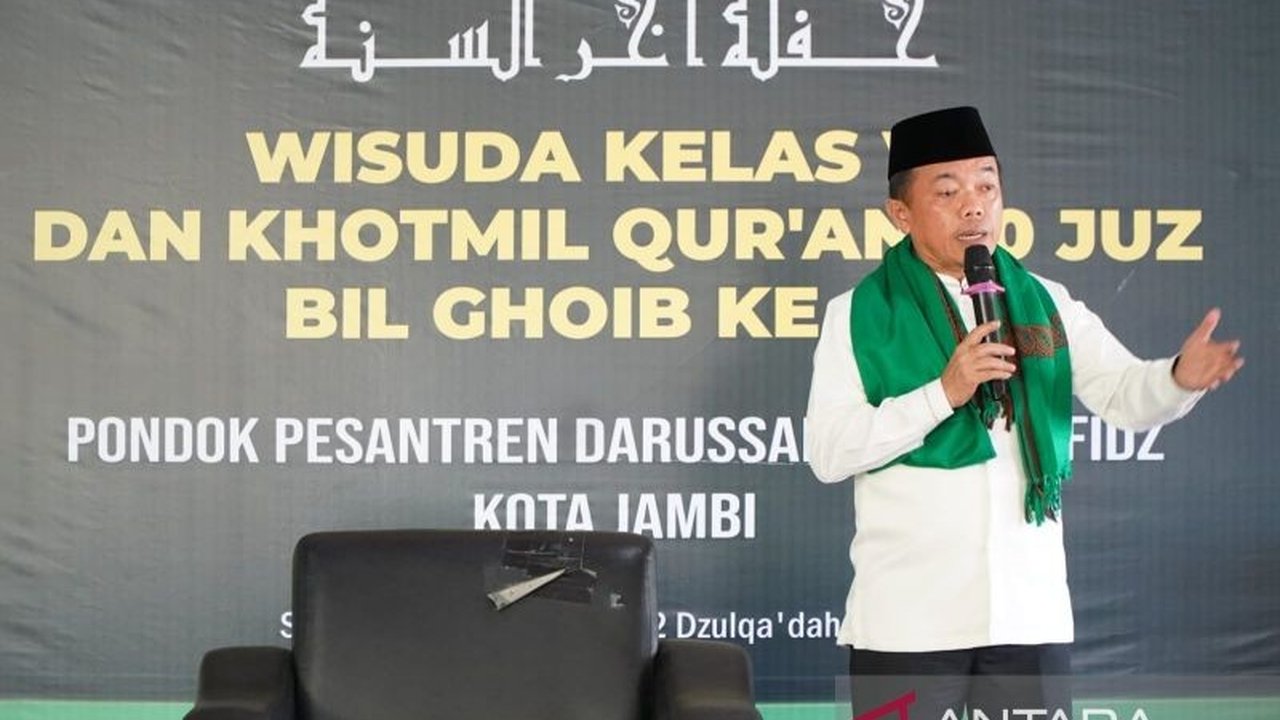 Gubernur Jambi, Al Haris, memberikan apresiasi tinggi terhadap peran pondok pesantren dalam membentuk karakter dan nilai-nilai keislaman generasi muda Jambi, serta kontribusinya pada pendidikan agama.