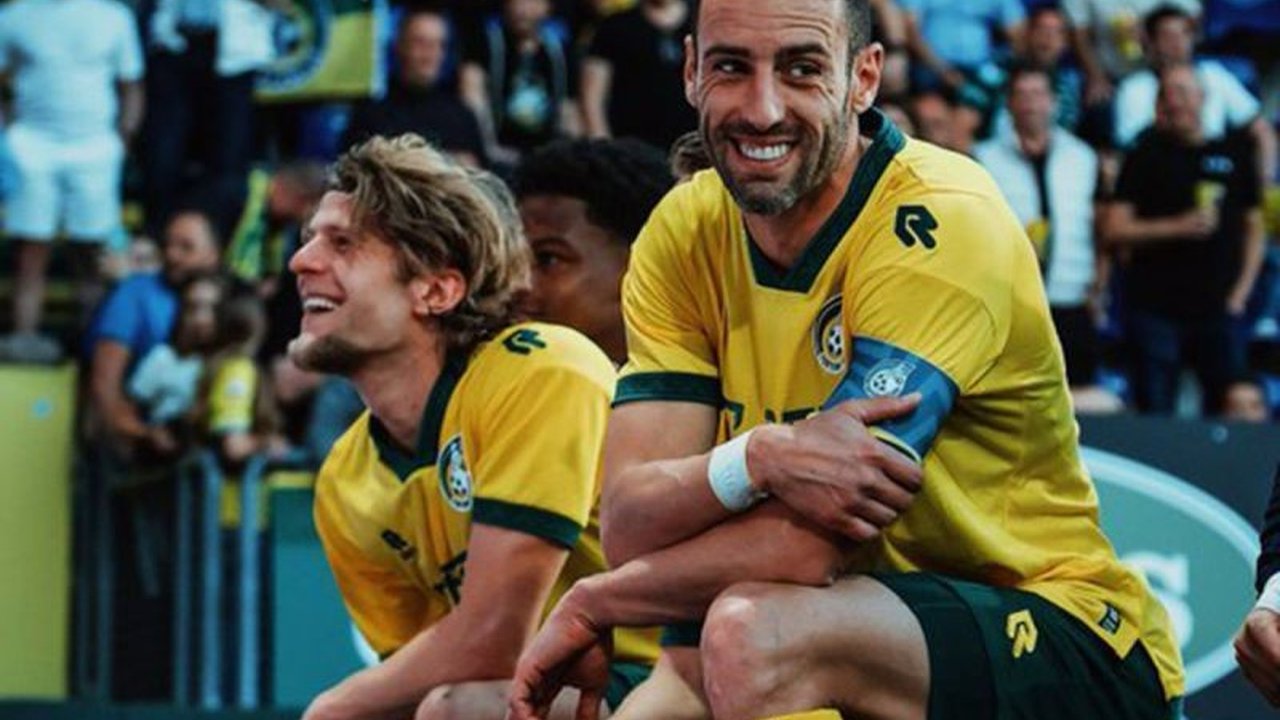 Kekalahan Almere City dari Sparta Rotterdam dengan skor 0-3 membuat peluang mereka untuk menghindari degradasi dari Liga Belanda semakin kecil, meskipun masih menyisakan dua pertandingan.