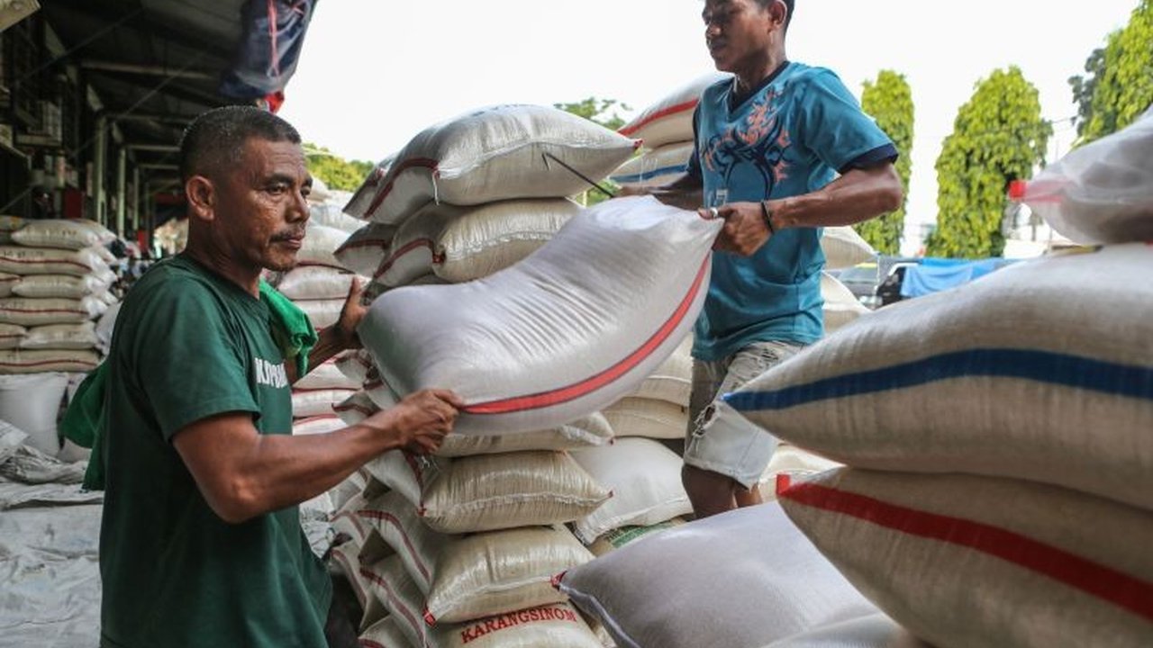 Indonesia berhasil mencapai rekor cadangan beras 3,5 juta ton, sebuah pencapaian bersejarah yang menandai kebangkitan sektor perberasan nasional di bawah kepemimpinan Menteri Pertanian Amran Sulaiman dan Wakil Menteri Sudaryono.