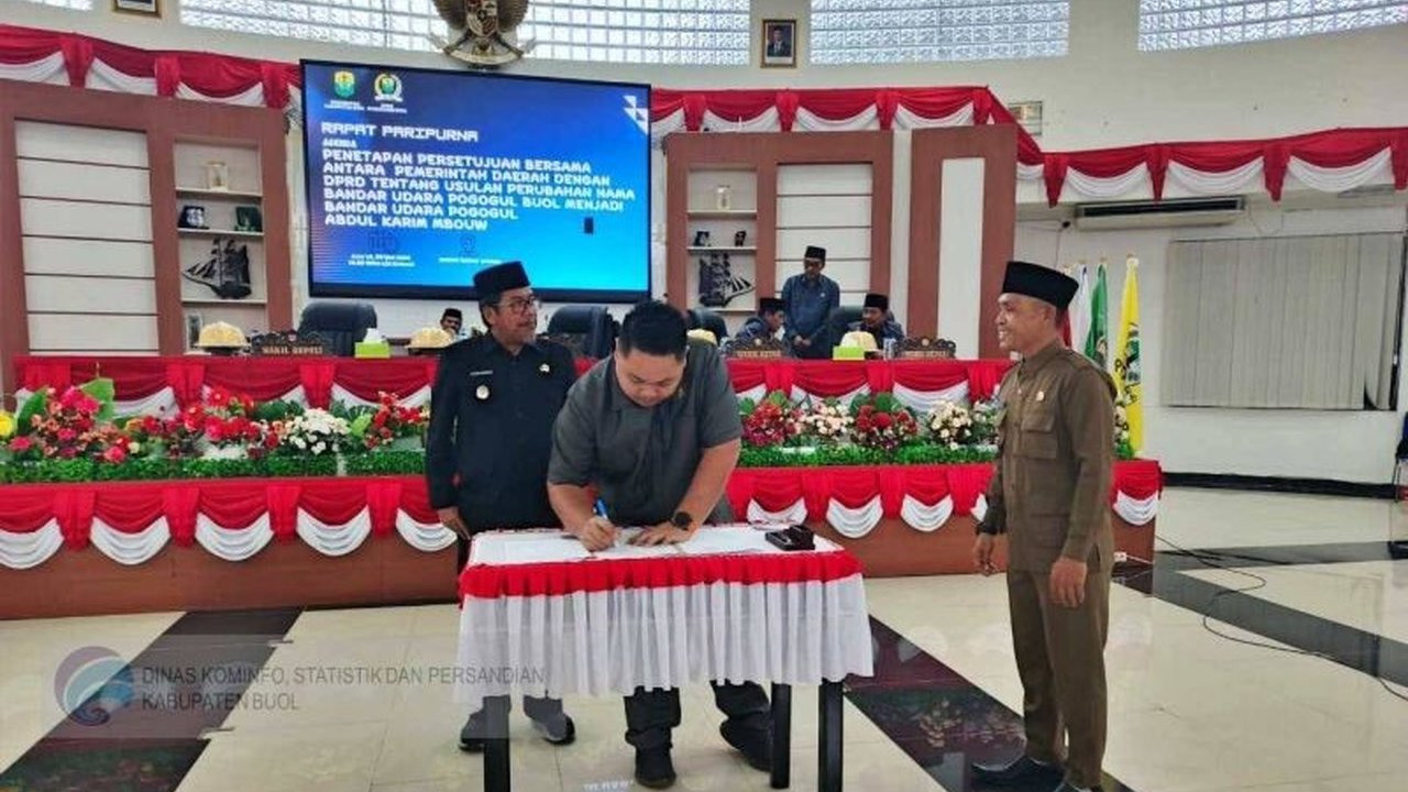 Pemerintah Kabupaten Buol mengusulkan pergantian nama Bandara Pogogul menjadi Bandara Pogogul Abdul Karim Mbouw untuk menghargai jasa Bupati pertama Buol dan mendorong pertumbuhan ekonomi daerah.