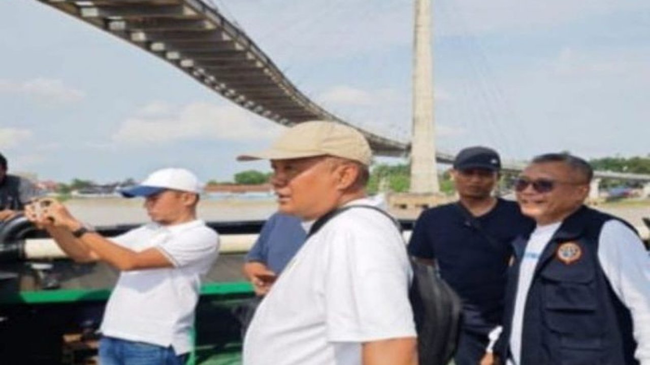 Jembatan Gentala Arasy di Jambi dinyatakan aman setelah tertabrak tongkang batu bara pada Kamis lalu; kerusakan ringan pada fender beton akan segera diperbaiki.