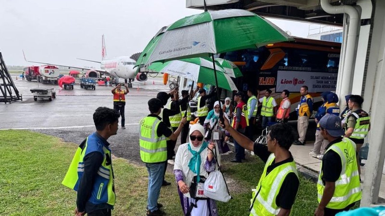 Sebanyak 2.113 calon haji Embarkasi Padang telah tiba di Madinah,  dengan prioritas pelayanan diberikan kepada lansia, jemaah risiko tinggi, dan disabilitas, menandai keberangkatan sekitar 34% dari total jamaah Embarkasi Padang.