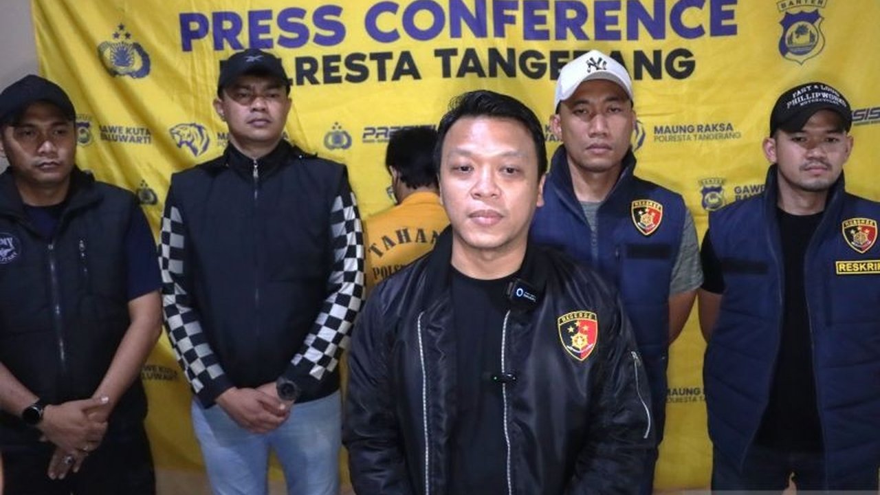 Polresta Tangerang berhasil menangkap MA (18), pelaku perusakan bus di Jalan Raya Serang-Tangerang, sementara satu pelaku lainnya masih diburu.