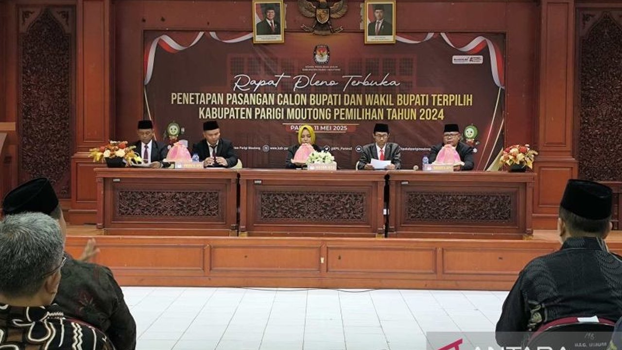 KPU Parigi Moutong menetapkan Erwin Burase-Abdul Sahid sebagai pasangan Bupati dan Wakil Bupati terpilih Pilkada 2024 setelah meraih suara terbanyak dalam rapat pleno terbuka.