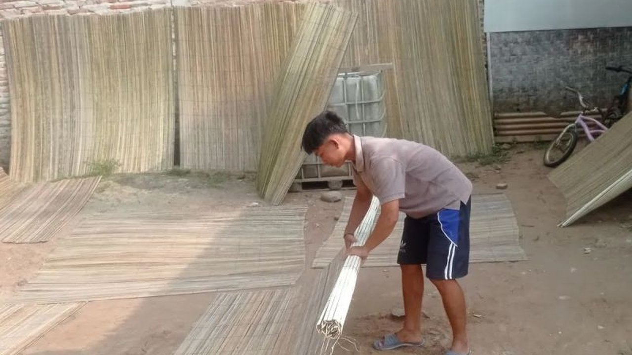 Permintaan krey sawit di Lebak meningkat drastis selama musim kemarau, mendorong peningkatan pendapatan ekonomi para perajin dan memberikan dampak positif bagi masyarakat setempat.