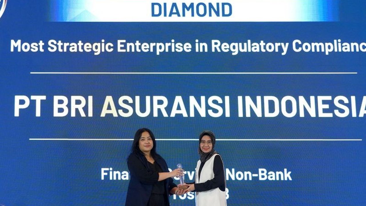 BRI Insurance dinobatkan sebagai Most Strategic Enterprise in Regulatory Compliance dalam Indonesia Regulatory Compliance Awards 2025, mencerminkan komitmen perusahaan terhadap tata kelola yang baik dan kepatuhan hukum.