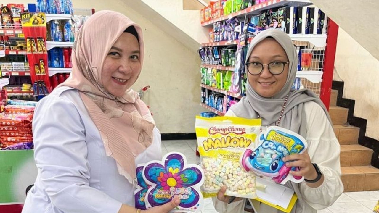 Dinas PPKUKM Kaltim awasi peredaran permen dan makanan ringan non-halal usai Kemenag Kaltim laporkan temuan marshmallow mengandung babi; 9 toko di Samarinda masih menjualnya.