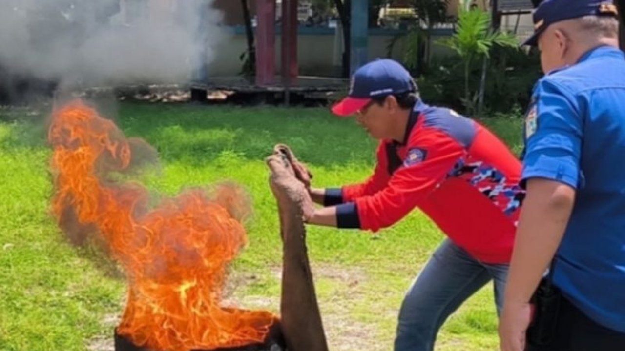 Suku Dinas Penanggulangan Kebakaran dan Penyelamatan Jakarta Utara dan Kepulauan Seribu membentuk 30 Relawan Pemadam Kebakaran (Redkar) di Pulau Pari untuk mencegah dan menanggulangi kebakaran.