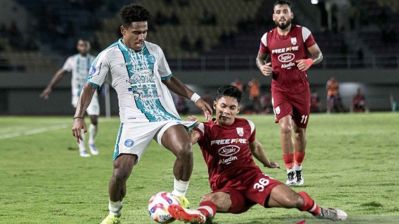 Persis Solo meraih kemenangan tandang atas PSBS Biak dengan skor 2-0 di pekan ke-32 Liga 1, mengamankan posisi mereka dan menjauhi zona degradasi.