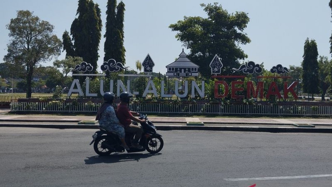 Pemkab Demak menyiapkan lahan seluas lebih dari lima hektare untuk pembangunan Sekolah Rakyat (SR) yang diprakarsai oleh Presiden Prabowo Subianto, sebagai bagian dari program pendidikan nasional.
