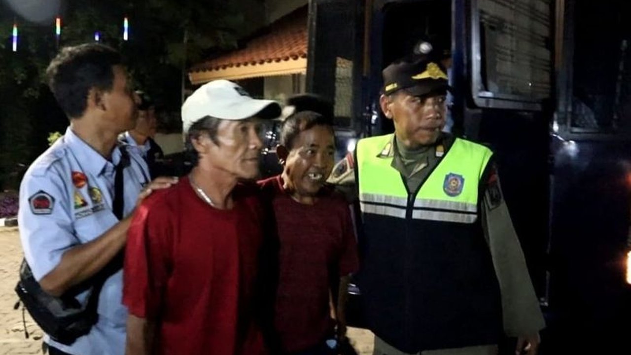 Satpol PP DKI Jakarta berkoordinasi dengan BPOM dan Polri untuk memberantas peredaran bebas obat keras tramadol yang meresahkan masyarakat di Tanah Abang.