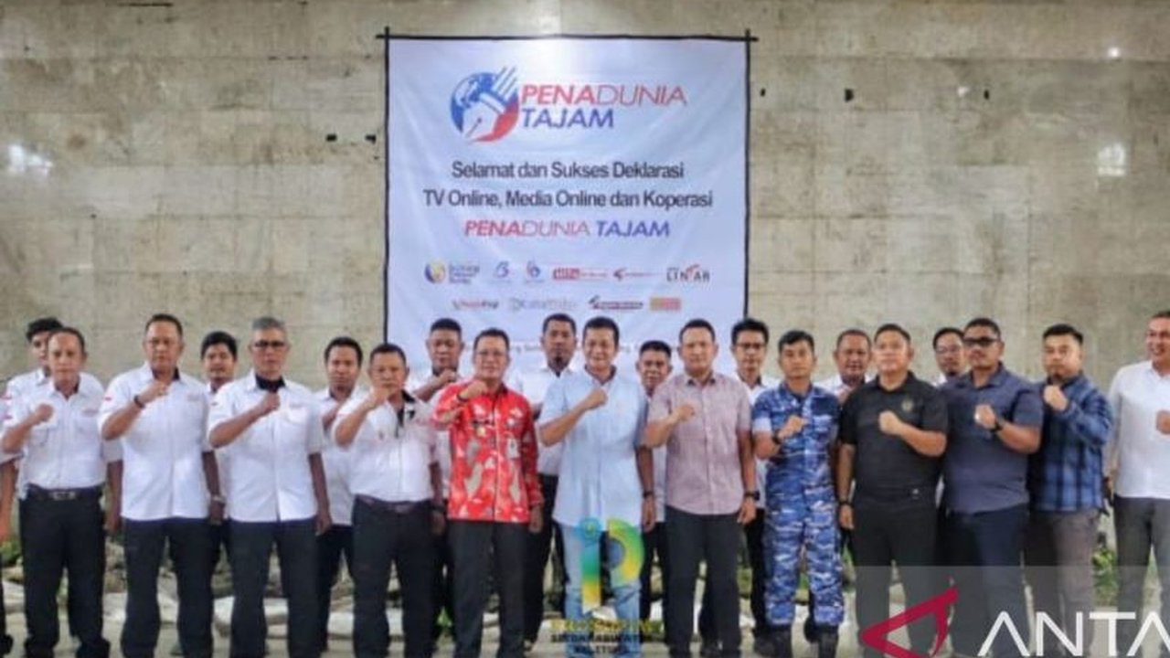 Jurnalis di Belitung membentuk Koperasi Pena Dunia Tajam untuk meningkatkan kesejahteraan ekonomi di tengah tantangan efisiensi anggaran pemerintah dan persaingan media digital.