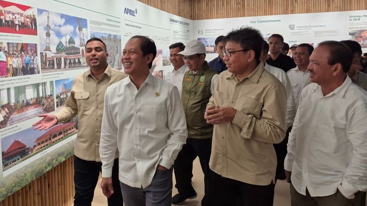 Menanggapi aduan warga soal bau limbah PT RAPP di Riau, Menteri Lingkungan Hidup meninjau langsung lokasi dan memastikan akan dilakukan penyelidikan lebih lanjut.
