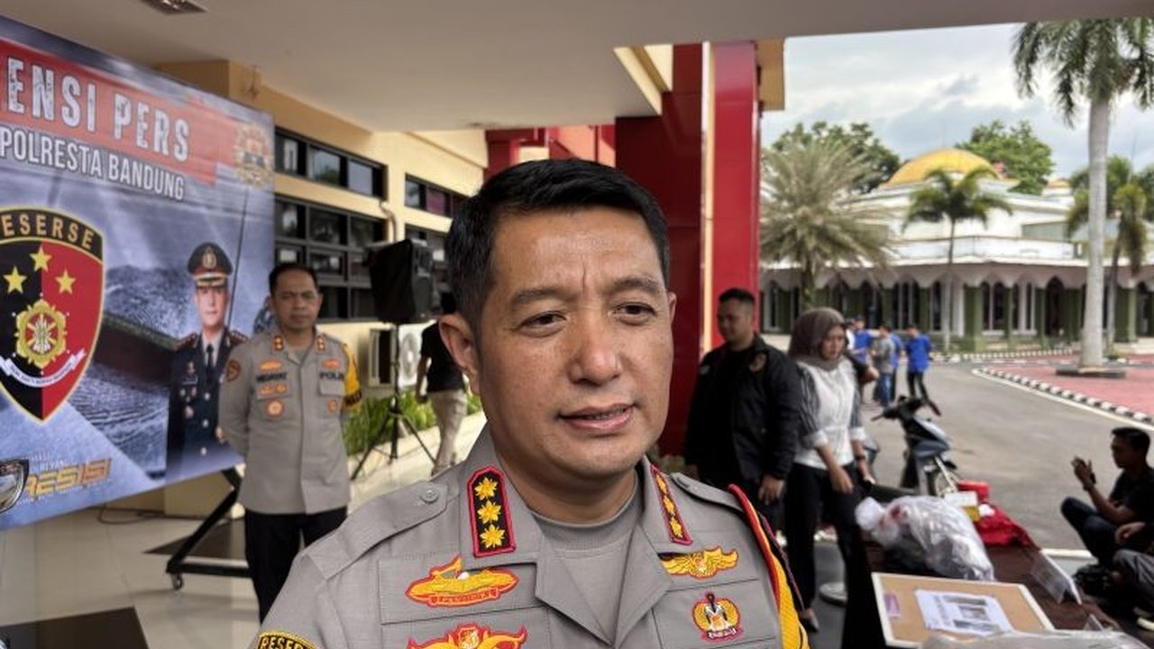 Polresta Bandung berhasil menangkap 142 orang terduga preman dalam operasi penertiban di kawasan industri Kahatex, Rancaekek, Kabupaten Bandung, merespon laporan maraknya aksi premanisme dan pungli.