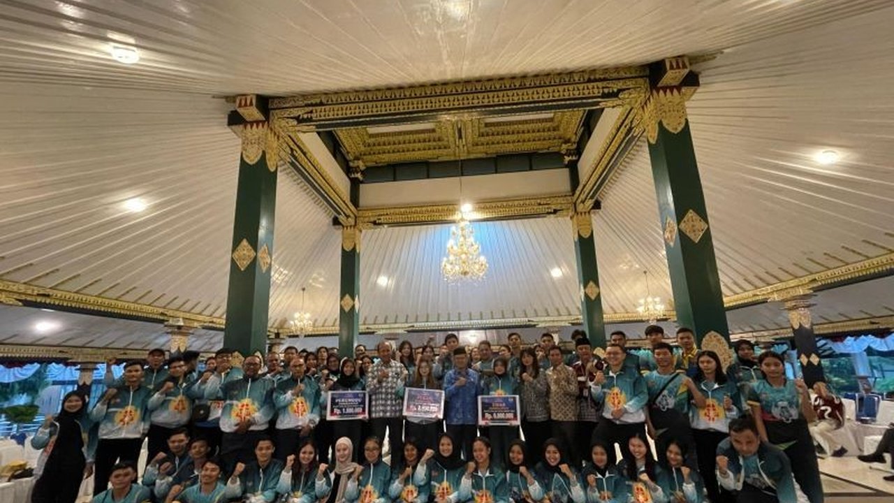 KONI Sleman memberikan tali asih kepada atlet peraih medali PON XXI Aceh-Sumut 2024 sebagai bentuk apresiasi dan motivasi untuk menghadapi Porda DIY 2025.