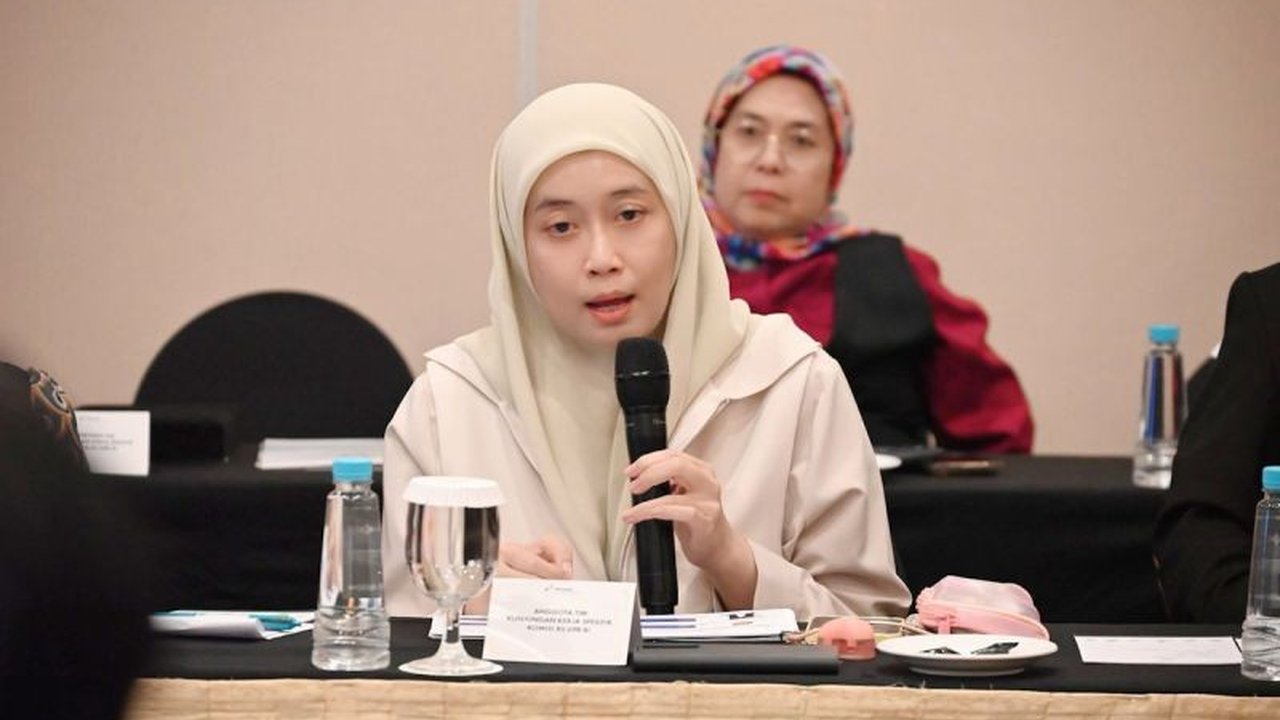 Anggota DPR, Dewi Yustisiana, mendorong hilirisasi batu bara sebagai langkah strategis untuk meningkatkan kedaulatan ekonomi Indonesia melalui diversifikasi produk dan penguatan industri nasional.