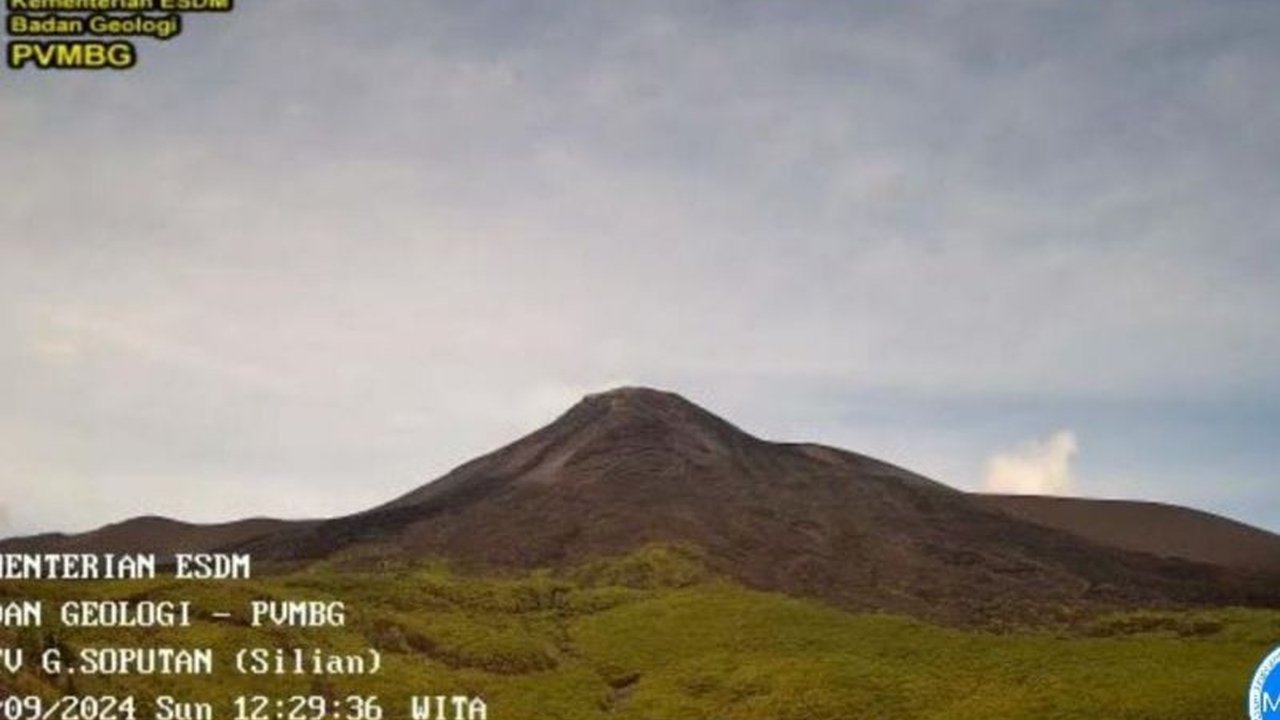 Aktivitas Gunung Soputan di Sulawesi Utara masih waspada level II, dengan kegempaan didominasi aktivitas tektonik jauh, meskipun potensi bahaya erupsi tetap ada.