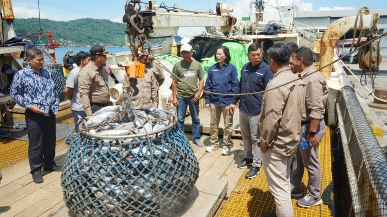 Kementerian Kelautan dan Perikanan (KKP) menjamin peningkatan kualitas layanan di Sentra Kelautan Perikanan Terpadu (SKPT) pulau terluar untuk meningkatkan produktivitas dan perekonomian nelayan.