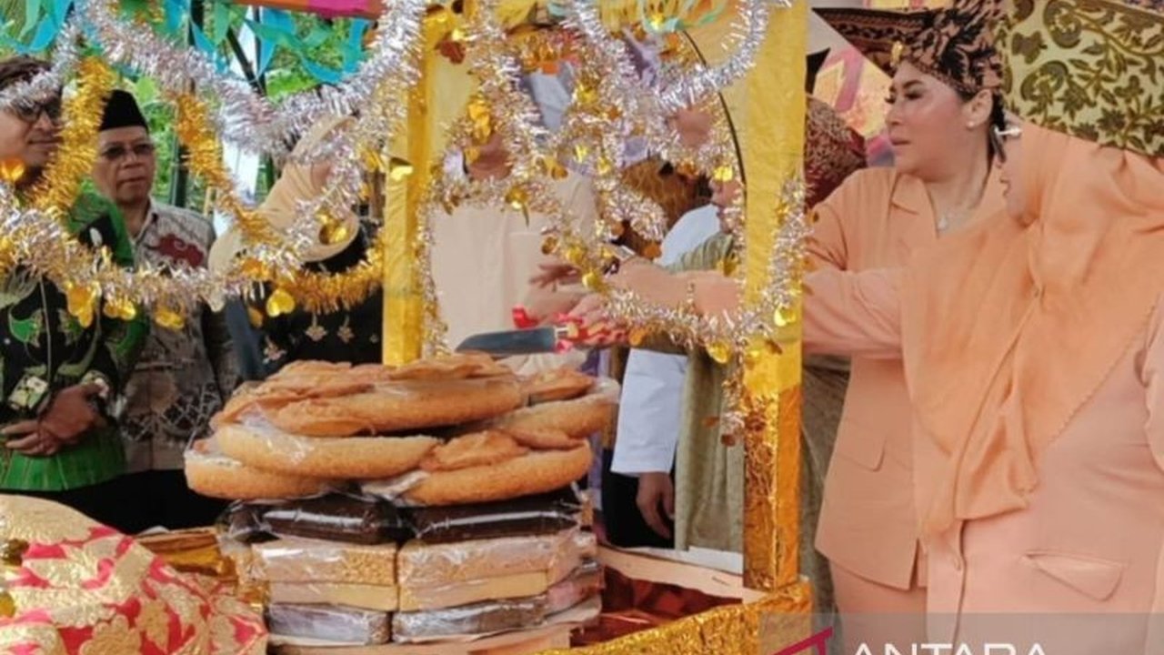 Wakil Menteri UMKM mendorong Sumatera Barat menggelar festival kuliner tradisional untuk meningkatkan perekonomian dan pertumbuhan UMKM, khususnya melalui event seperti Festival Juadah di Padang Pariaman.