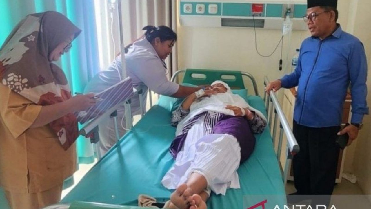 Seorang calon haji asal Embarkasi Solo, Sri Yati Sastro Yusmin (60), dilarikan ke RSUD Amri Tambunan, Lubuk Pakam, Sumatera Utara, setelah mengalami sakit parah selama penerbangan ke Tanah Suci.