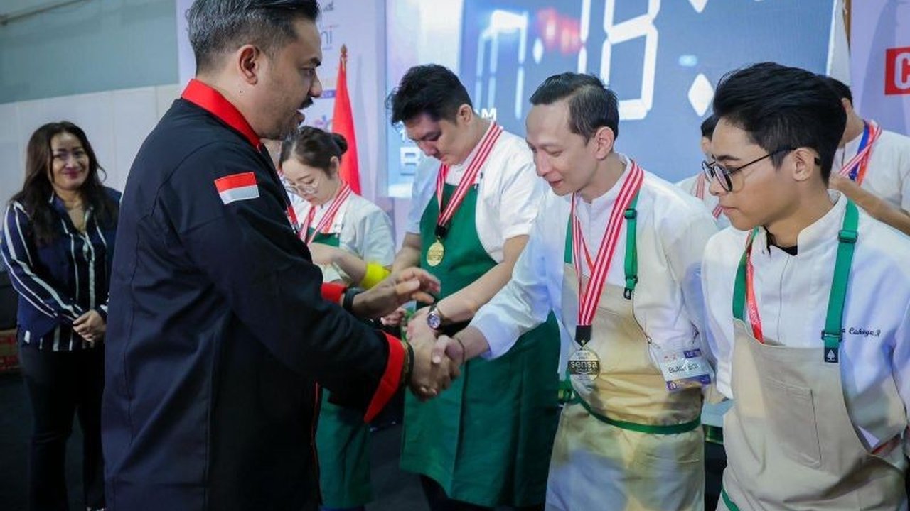 Menteri UMKM dorong sertifikasi dan standardisasi mutu bagi UMKM kuliner untuk meningkatkan daya saing di pasar domestik dan internasional, ditandai dengan potensi ekspor yang signifikan dan pertumbuhan industri makanan dan minuman.