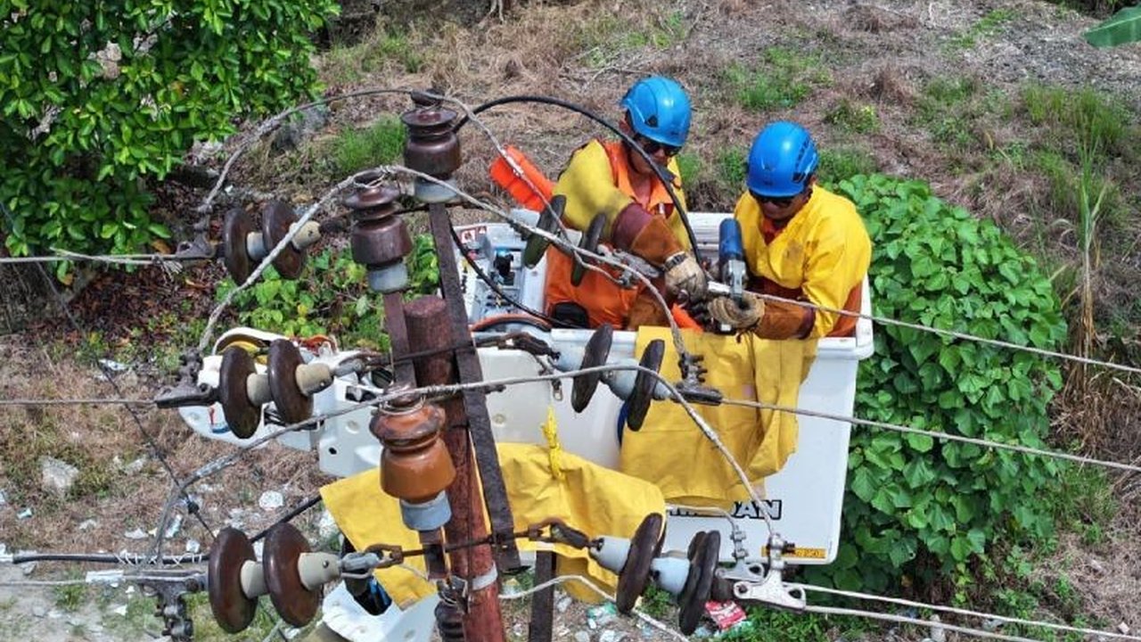 PLN UID Sumatera Utara meningkatkan pasokan listrik di Kepulauan Nias melalui program kolaborasi antar unit, guna menjaga keandalan dan kualitas layanan listrik bagi masyarakat.