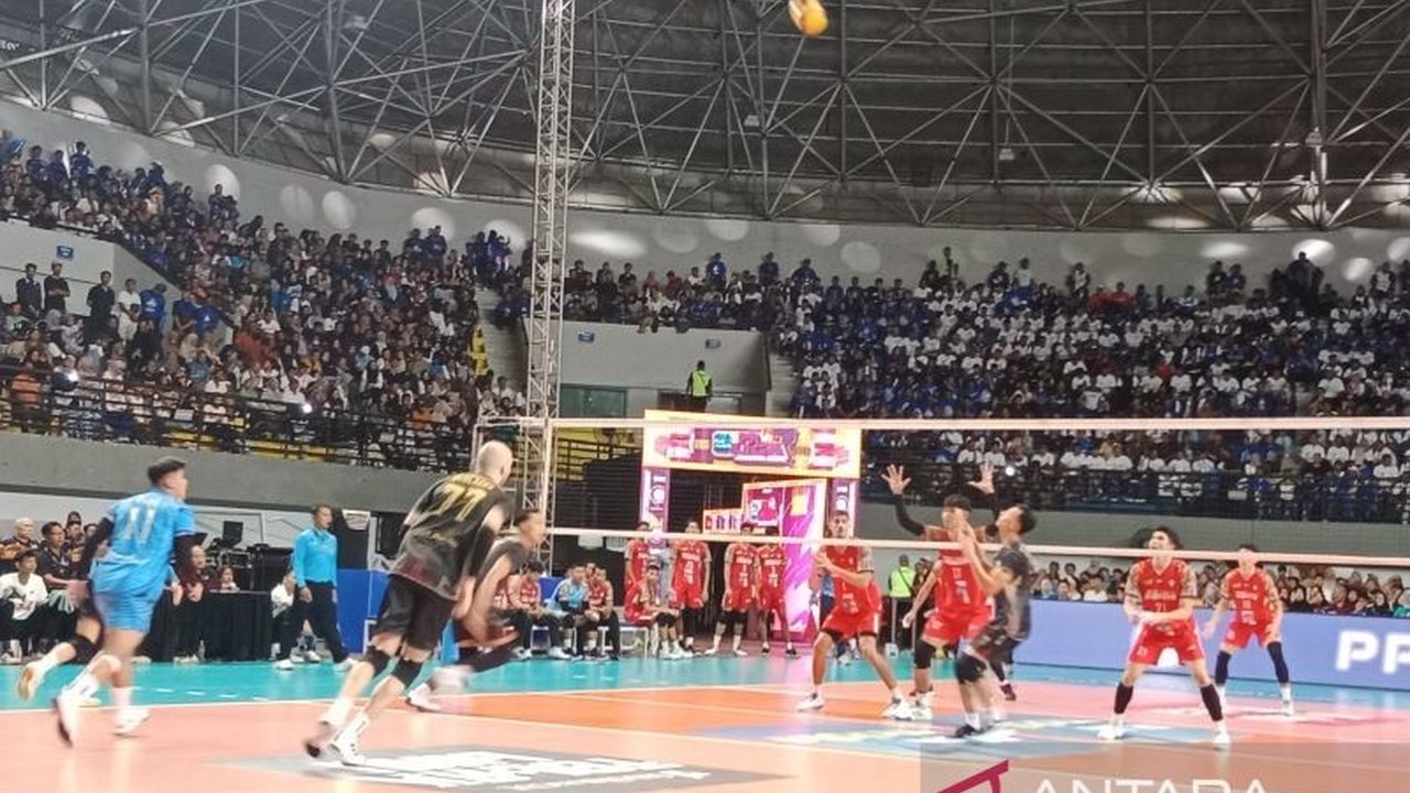 Surabaya Samator berhasil merebut peringkat ketiga PLN Mobile Proliga 2025 usai kemenangan dramatis atas Bank Sumsel Babel dengan skor 3-1 dalam grand final di Yogyakarta.