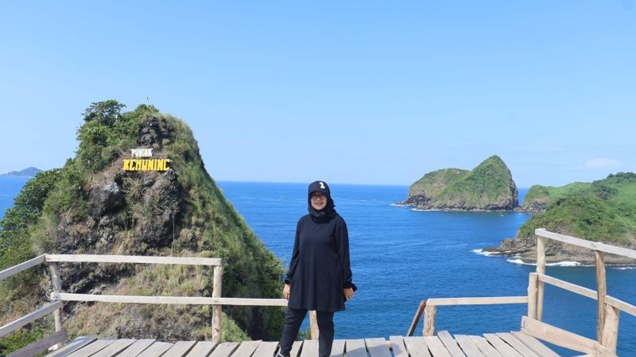Bupati Banyuwangi, Ipuk Fiestiandani, resmi mengenalkan Pulau Bedil sebagai destinasi wisata baru yang menawarkan keindahan bawah laut dan panorama alam memukau, bak Raja Ampat-nya Banyuwangi.