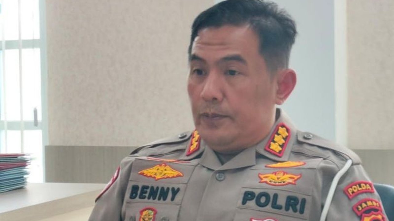 Polda Jambi mengimbau pengusaha batubara patuh pada aturan penghentian operasional angkutan selama pemberangkatan haji 2025 untuk mendukung kelancaran perjalanan jamaah.