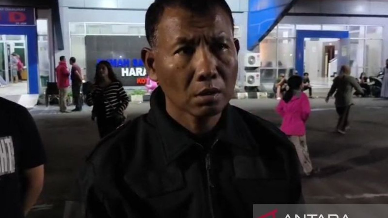 Kapal wisata yang membawa 104 penumpang tenggelam di Pantai Malabero, Bengkulu; tujuh orang meninggal dan puluhan lainnya mengalami luka-luka.