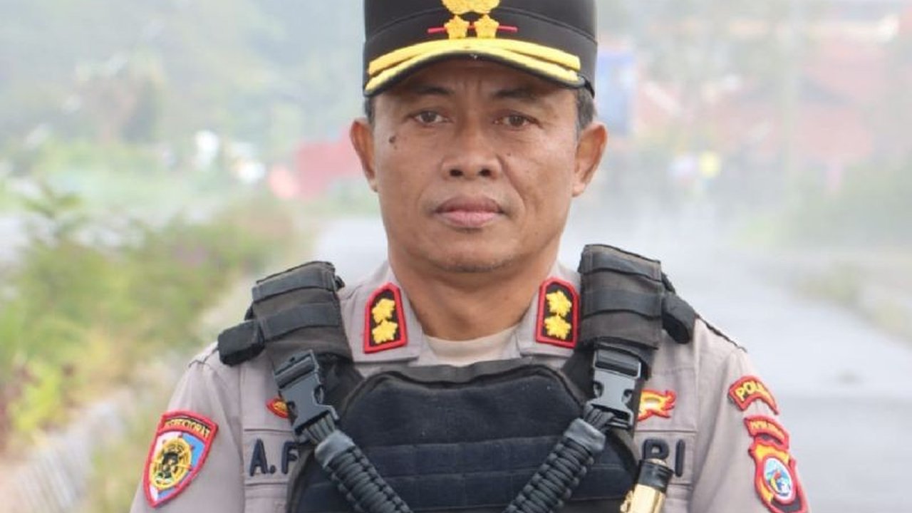 Polres Puncak Jaya mengerahkan 850 personel gabungan TNI-Polri untuk mengamankan proses perdamaian adat antara dua kelompok masyarakat yang bertikai pasca Pilkada di Mulia, Puncak Jaya.