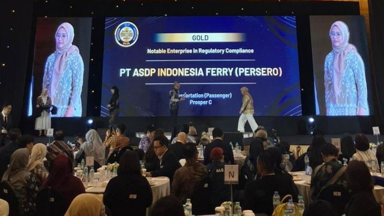 PT ASDP Indonesia Ferry (Persero) meraih penghargaan atas komitmennya menyediakan layanan transportasi publik yang aman dan nyaman melalui peningkatan kualitas armada dan kepatuhan hukum.