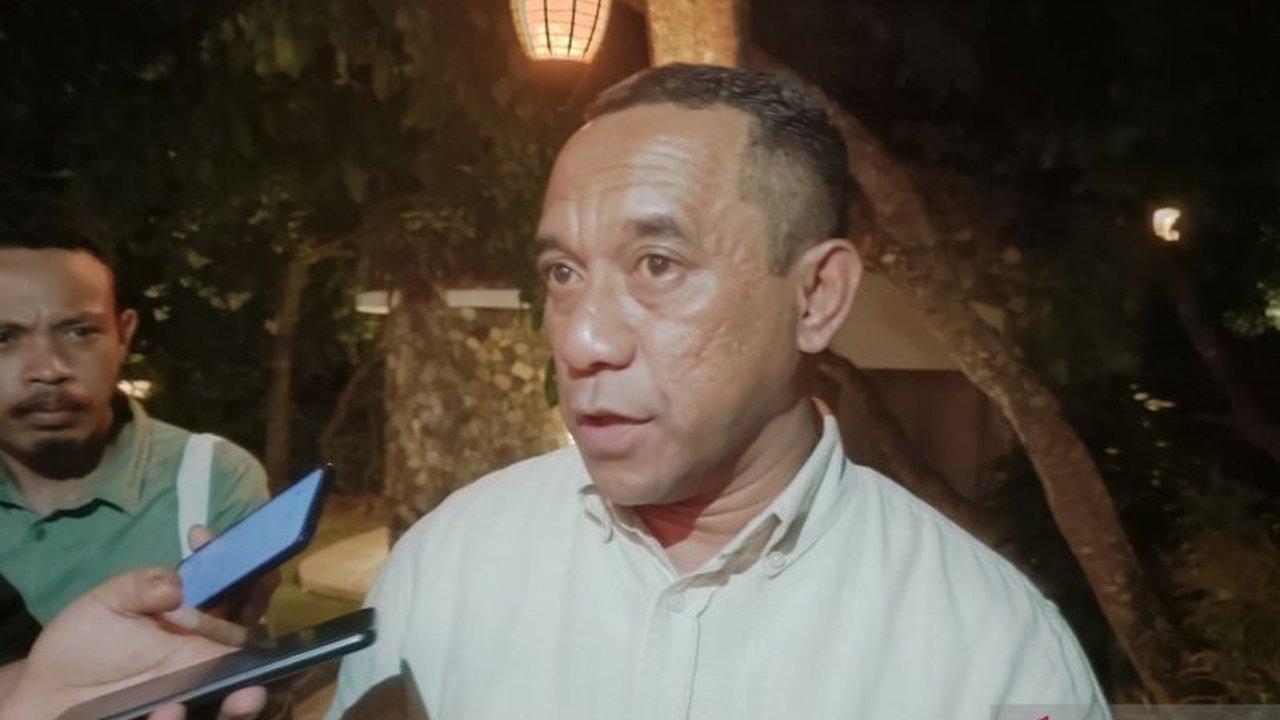 Pemkab Manggarai mengajak investor untuk mengembangkan potensi wisata Pulau Mules, sebuah pulau dengan keindahan alam bawah laut, pantai pasir putih, dan ombak menantang bagi peselancar.